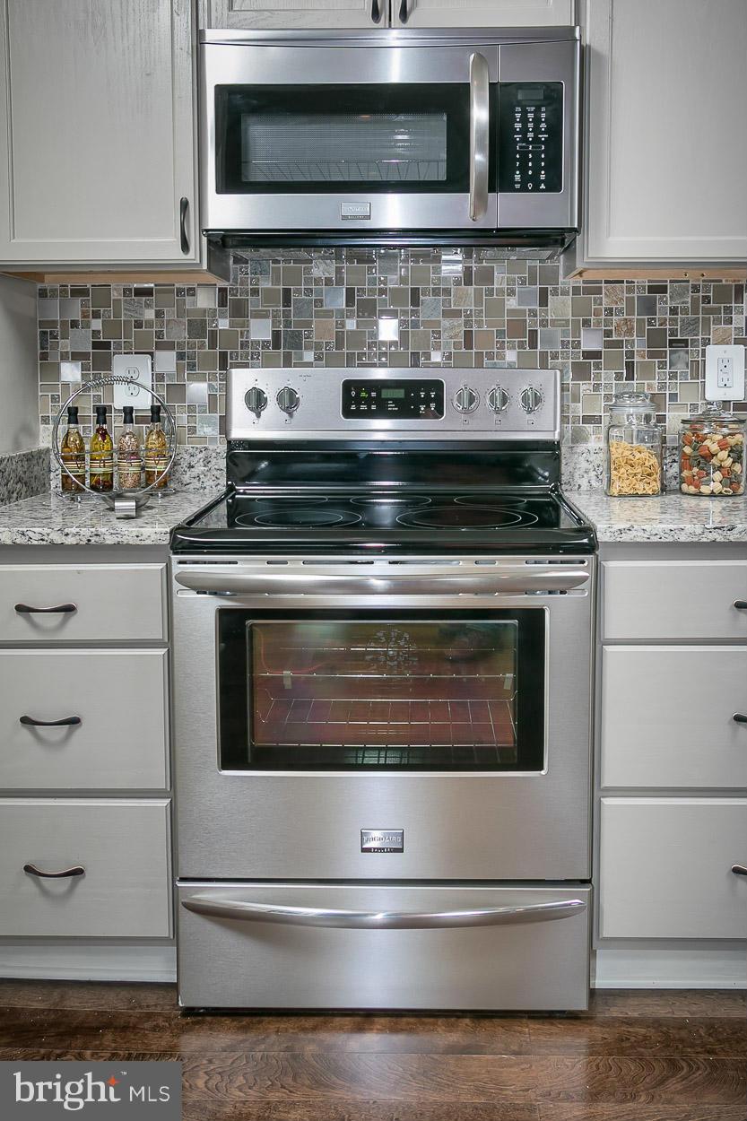 17337 Troyer Road Monkton, MD 21111 - Photo 9 of 30 Stainless Steel MW and Oven/Range!