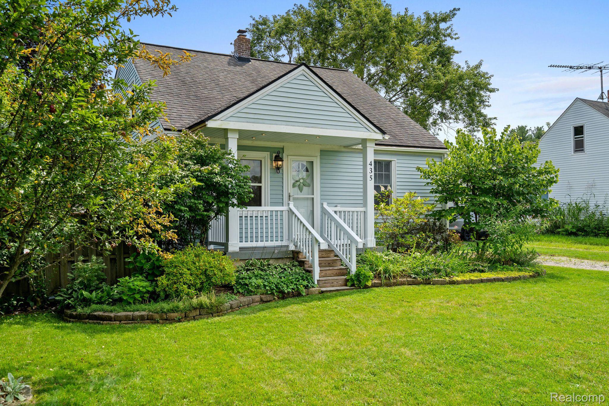 435 West Livingston Road Highland, MI 48357 - Photo 3 of 27 Gallery Image 3