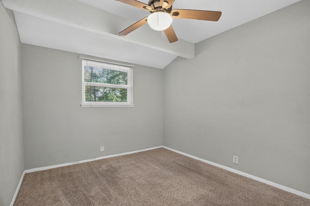186 Garnet Road Springtown, TX 76082 - Photo 21 of 37