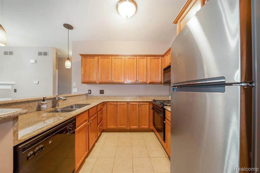 45751 North Stonewood Road Canton, MI 48187 - Photo 5 of 33