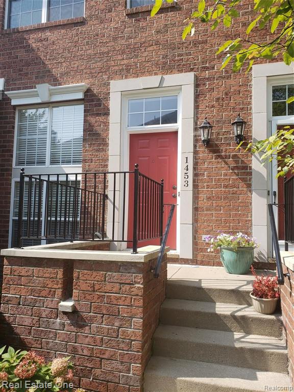 1453 Chesapeake Road, Unit 40 Royal Oak, MI 48067 - Photo 2 of 17