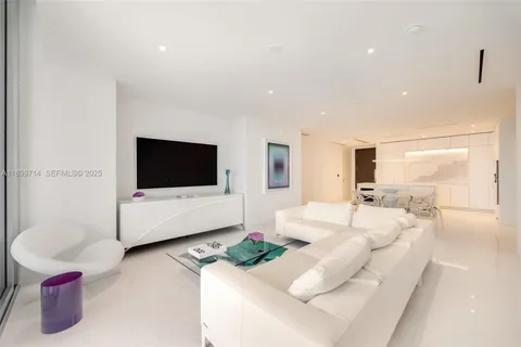 $3,200,000 | 300 Biscayne Blvd Way, Unit 5205W, Miami, FL 33131