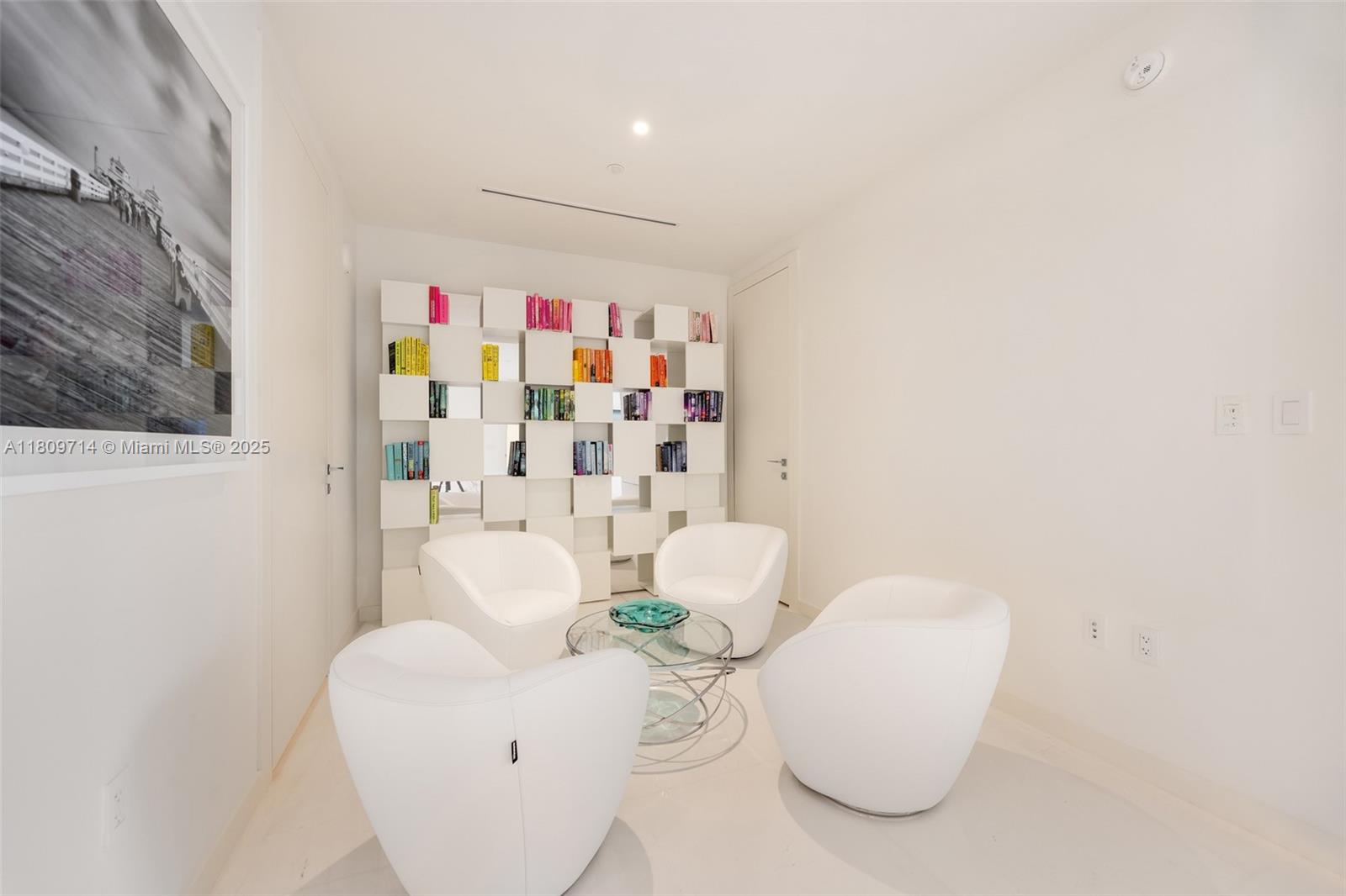 300 Biscayne Blvd Way, Unit 5205W Miami, FL 33131 - Photo 10 of 40 a living room with furniture and white walls