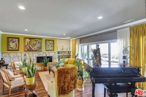 $2,699,999 | 4152 Terraza Drive, Los Angeles, CA 90008