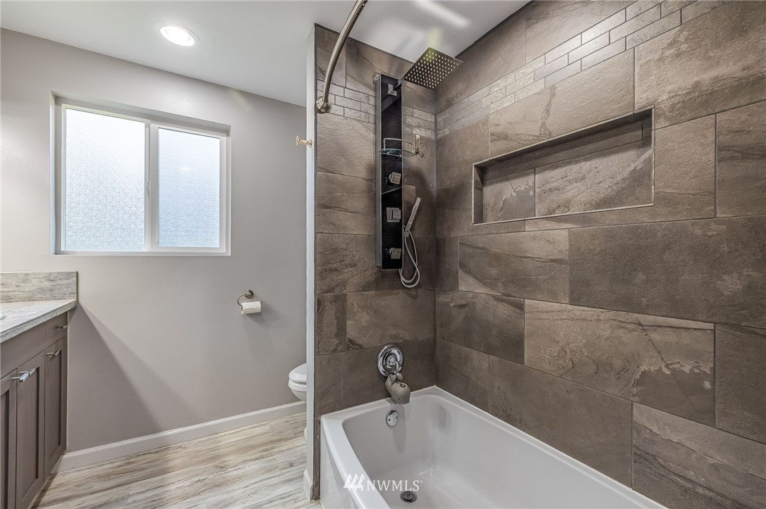 15049 Southeast 113th Street Renton, WA 98059 - Photo 16 of 30