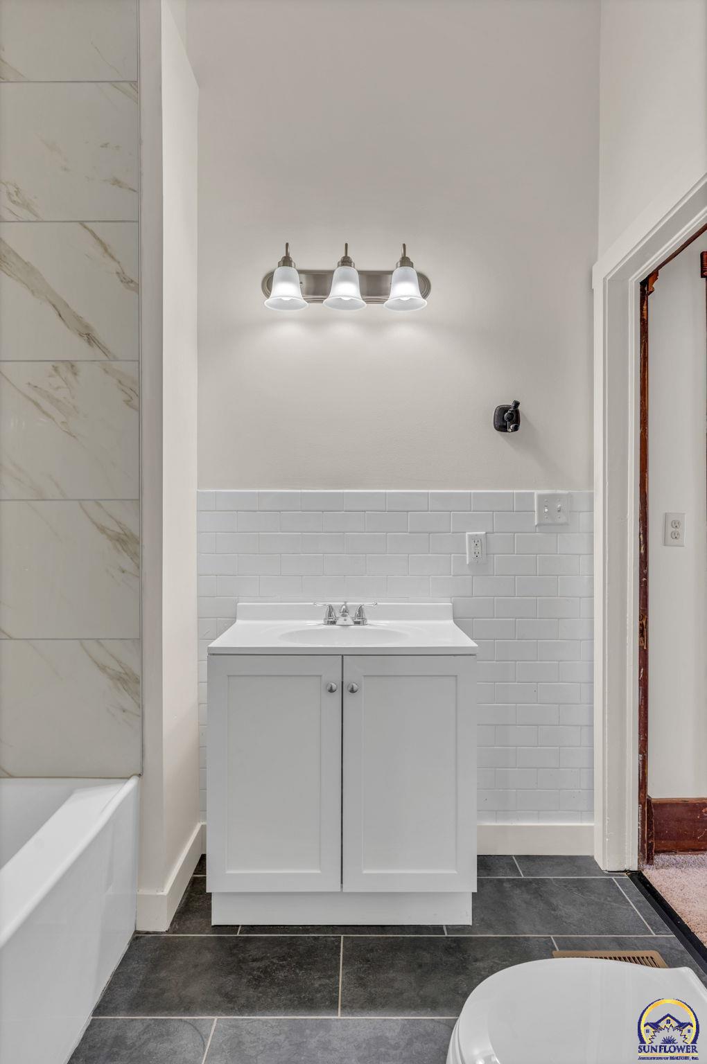 1192 Southwest Fillmore Street Topeka, KS 66604 - Photo 8 of 19