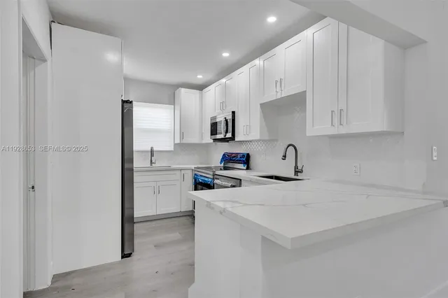 $799,999 | 1041 Northeast 169th Street, Miami, FL 33162