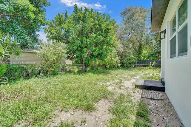 $799,999 | 1041 Northeast 169th Street, Miami, FL 33162