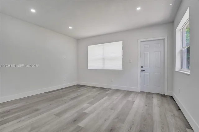 $799,999 | 1041 Northeast 169th Street, Miami, FL 33162