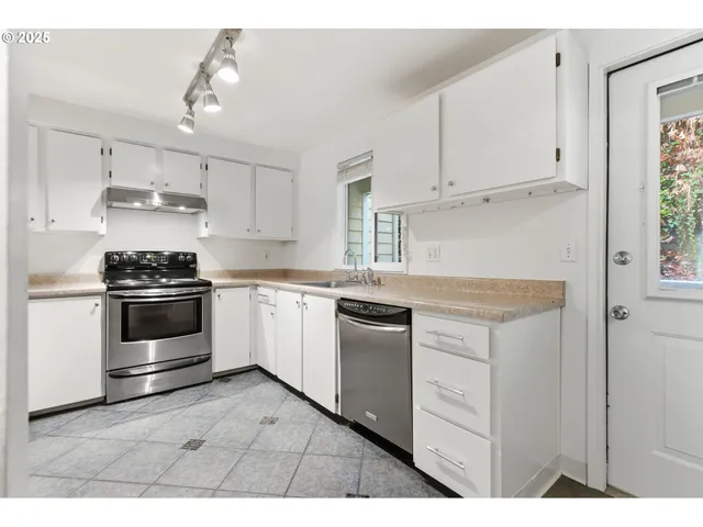 $279,999 | 13216 Northeast Salmon Creek Avenue, Unit K6, Vancouver, WA 98686