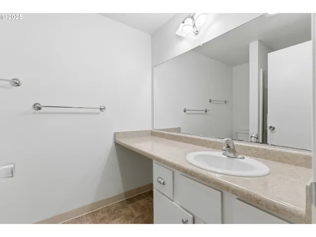 $279,999 | 13216 Northeast Salmon Creek Avenue, Unit K6, Vancouver, WA 98686