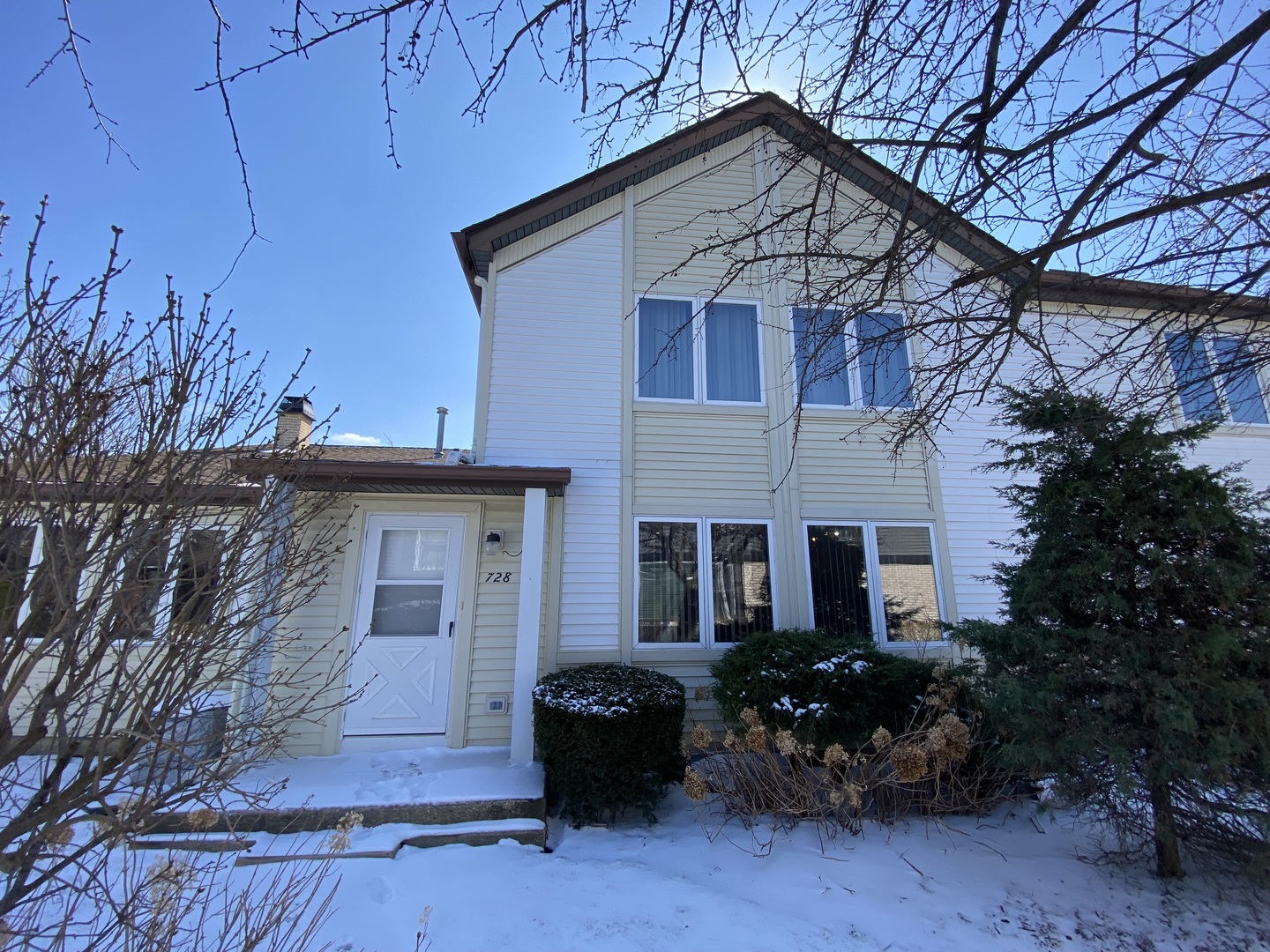 a house view with a outdoor space