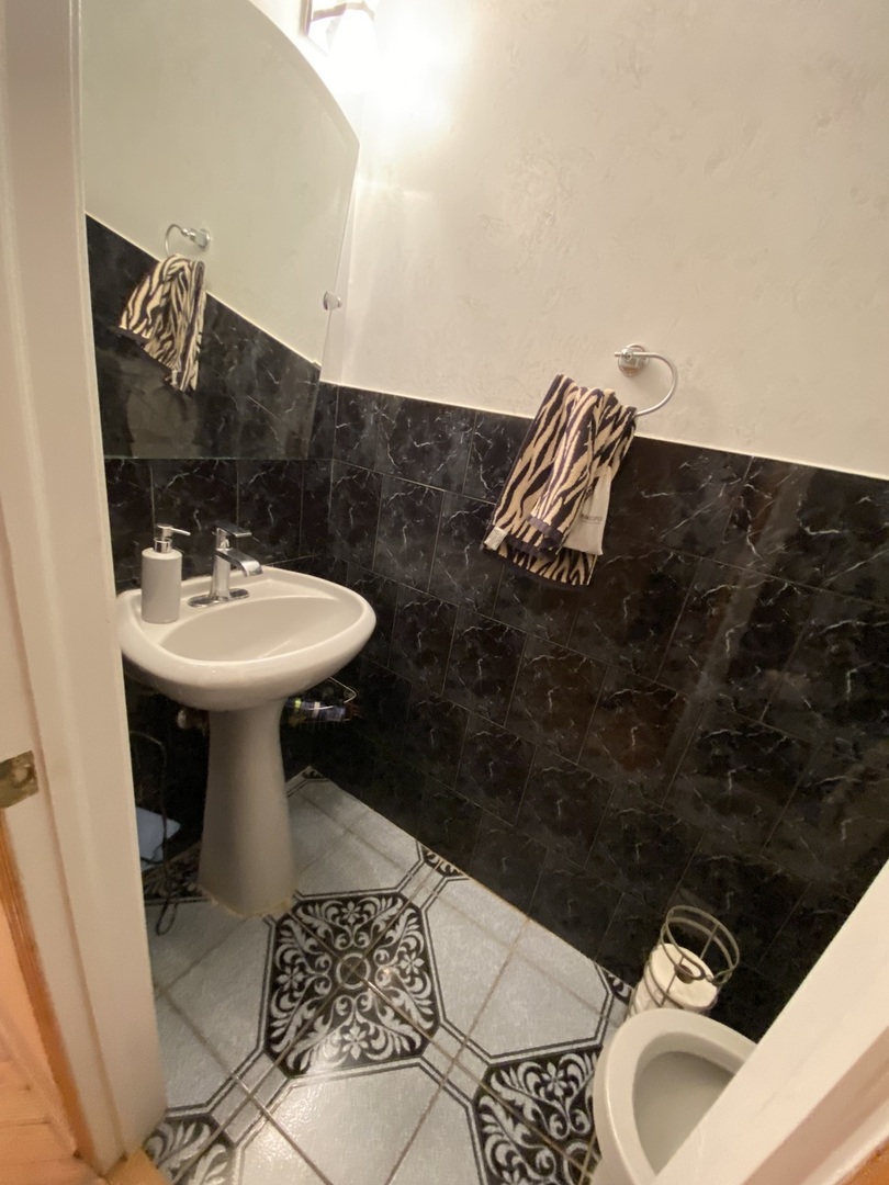 728 Inverrary Lane Deerfield, IL 60015 - Photo 7 of 15 a bathroom with a sink toilet and mirror