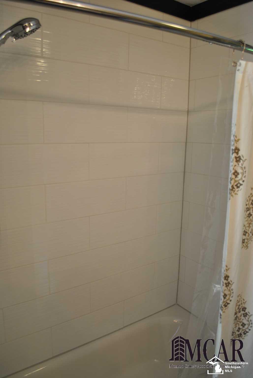 16647 Davis Road Dundee, MI 48131 - Photo 22 of 45 21453861-21.JPG