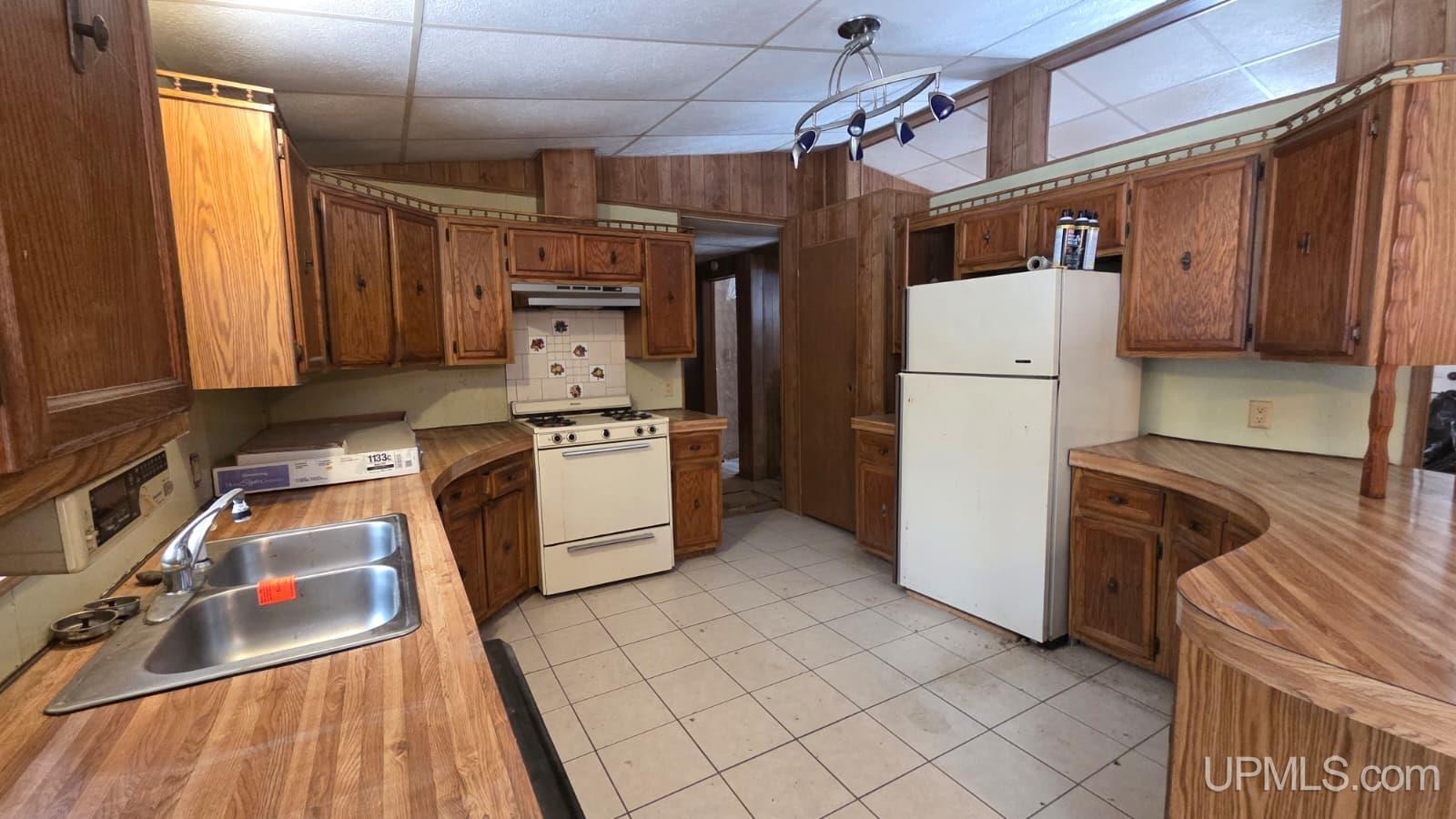 7122 Maple Grove Road Munising, MI 49862 - Photo 8 of 44