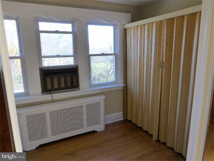 158 Glencoe Road Upper Darby, PA 19082 - Photo 13 of 24 Master Bedroom