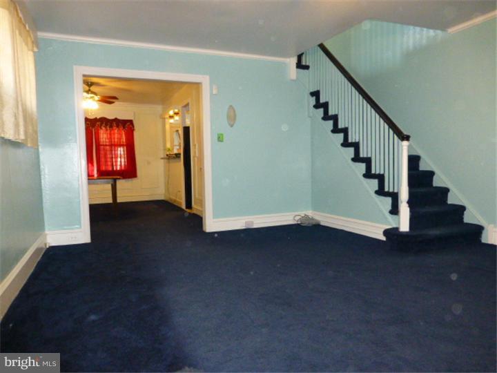 158 Glencoe Road Upper Darby, PA 19082 - Photo 3 of 24 Living Room