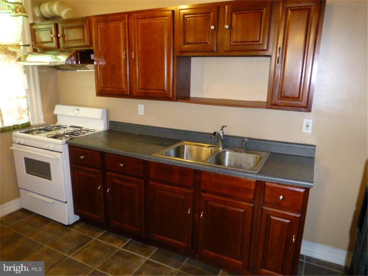 158 Glencoe Road Upper Darby, PA 19082 - Photo 4 of 24 Kitchen