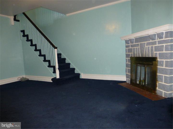 158 Glencoe Road Upper Darby, PA 19082 - Photo 5 of 24 Living Room