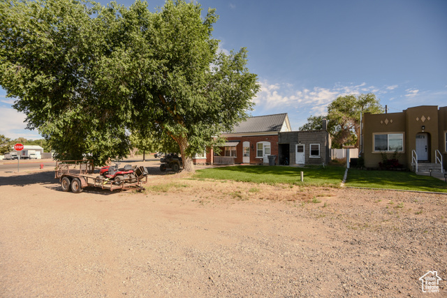 410 North Main Street Beaver, UT 84713 - Photo 4 of 31 View of green lawn