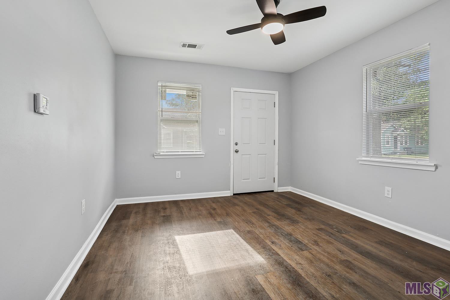423-425 Gebelin Street Baton Rouge, LA 70802 - Photo 3 of 12 Living Room