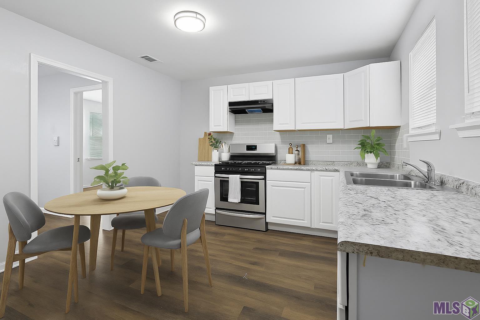 423-425 Gebelin Street Baton Rouge, LA 70802 - Photo 5 of 12 Kitchen (Virtually Staged)