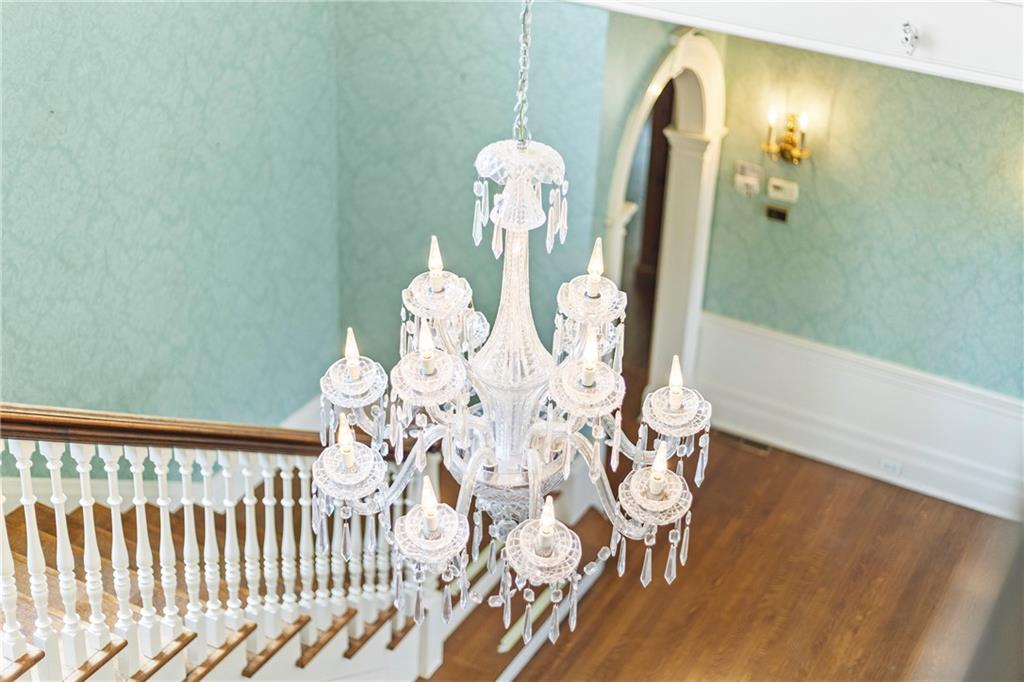 859 Blackburn Road Sewickley, PA 15143 - Photo 22 of 28 a bathroom with a sink mirror and a bathtub