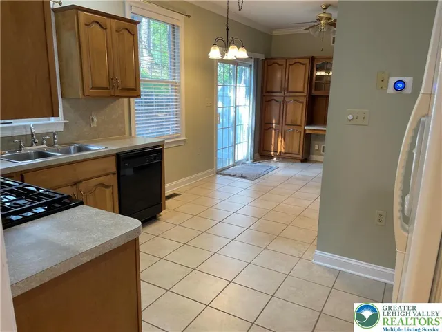 $2,700 | 418 Wood Street, Pen Argyl, PA 18072