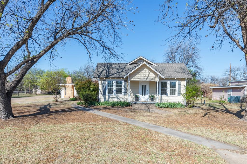 601 North Ave G Haskell, TX 79521 - Photo 1 of 36 a view of a house with a yard