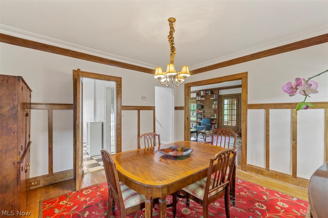 3064 Coleridge Road Cleveland, OH 44118 - Photo 13 of 35