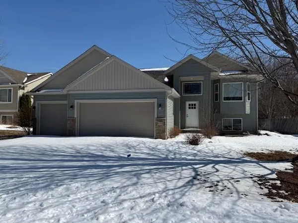 $2,550 | 614 Dillon Avenue North, Montrose, MN 55363