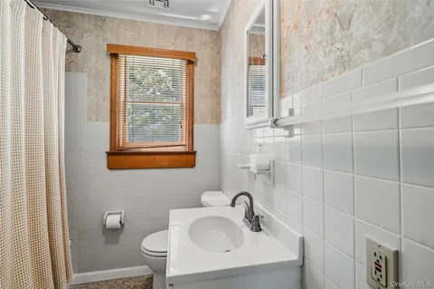 $449,900 | 16 Ocean Avenue, East Patchogue, NY 11772