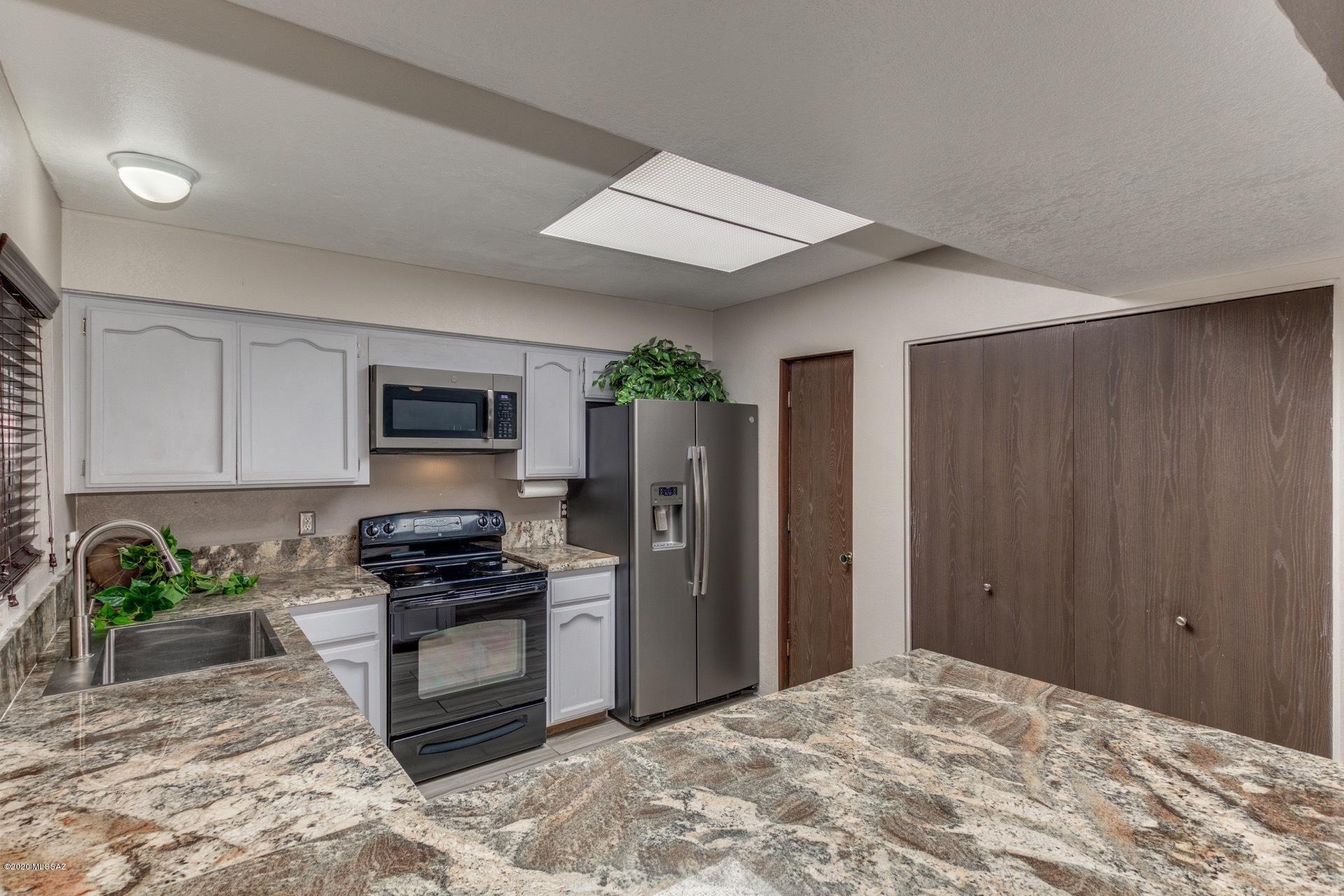 295 East Root Way Tucson, AZ 85705 - Photo 6 of 24