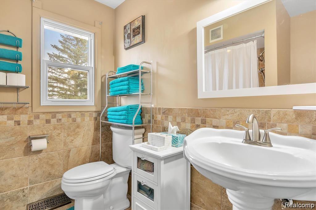 1050 North Gregory Road Fowlerville, MI 48836 - Photo 11 of 44 Gallery Image 11
