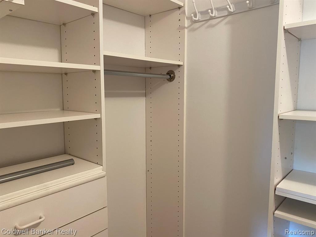 4045 West Maple Road, Unit 202 Bloomfield Hills, MI 48301 - Photo 14 of 23
