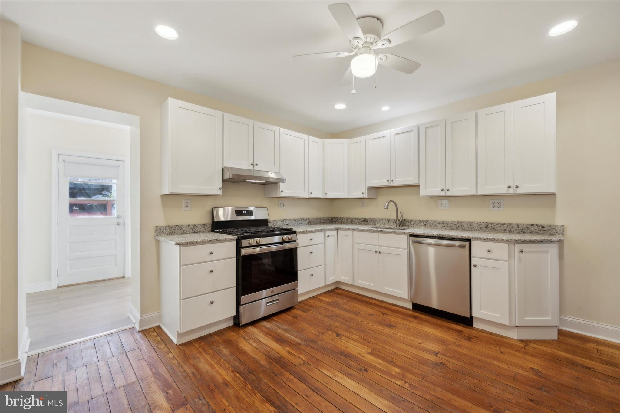 467 Ripka Street Philadelphia, PA 19128 - Photo 2 of 15