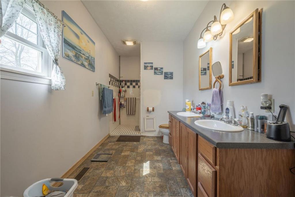 1619 East Maple Street Columbus, KS 66725 - Photo 11 of 16
