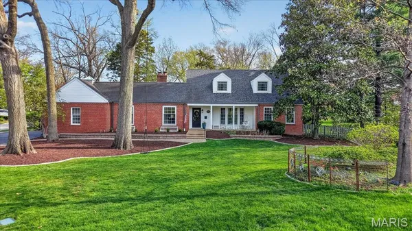 $1,150,000 | 326 Luther Lane, Glendale, MO 63122