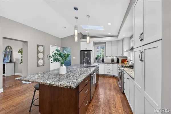 $1,150,000 | 326 Luther Lane, Glendale, MO 63122