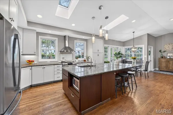 $1,150,000 | 326 Luther Lane, Glendale, MO 63122