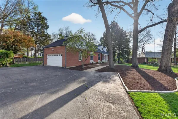 $1,150,000 | 326 Luther Lane, Glendale, MO 63122