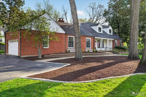 $1,150,000 | 326 Luther Lane, Glendale, MO 63122