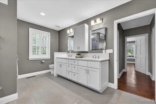 $1,150,000 | 326 Luther Lane, Glendale, MO 63122