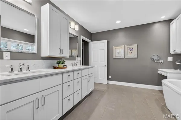 $1,150,000 | 326 Luther Lane, Glendale, MO 63122