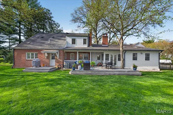 $1,150,000 | 326 Luther Lane, Glendale, MO 63122