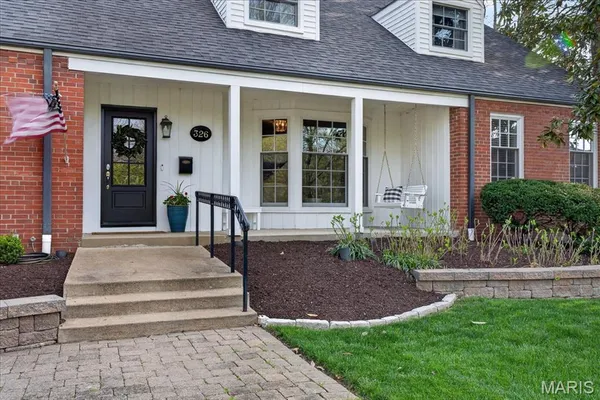 $1,150,000 | 326 Luther Lane, Glendale, MO 63122