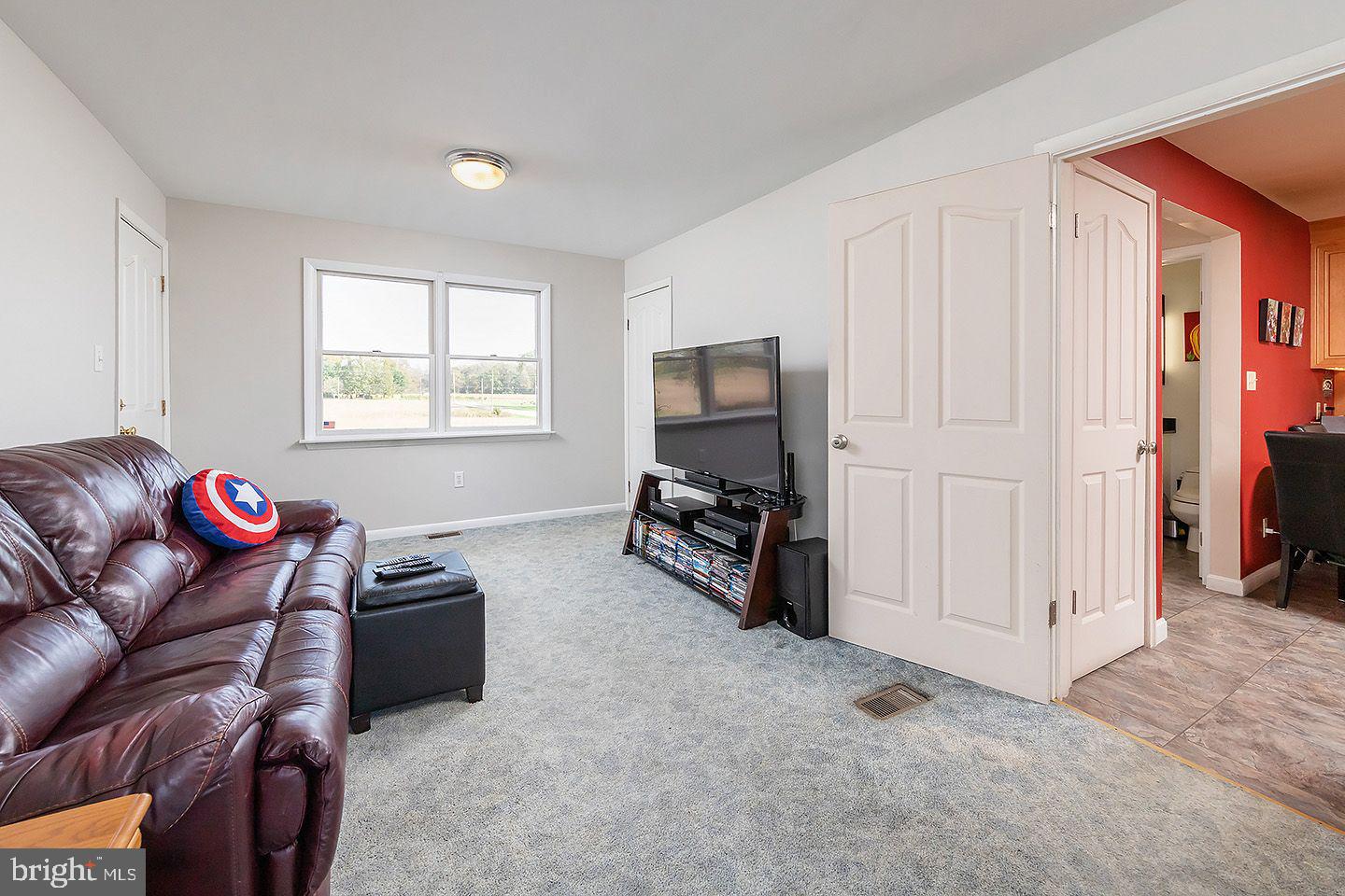 12 Franzen Road Monroeville, NJ 08343 - Photo 13 of 41 Family Room