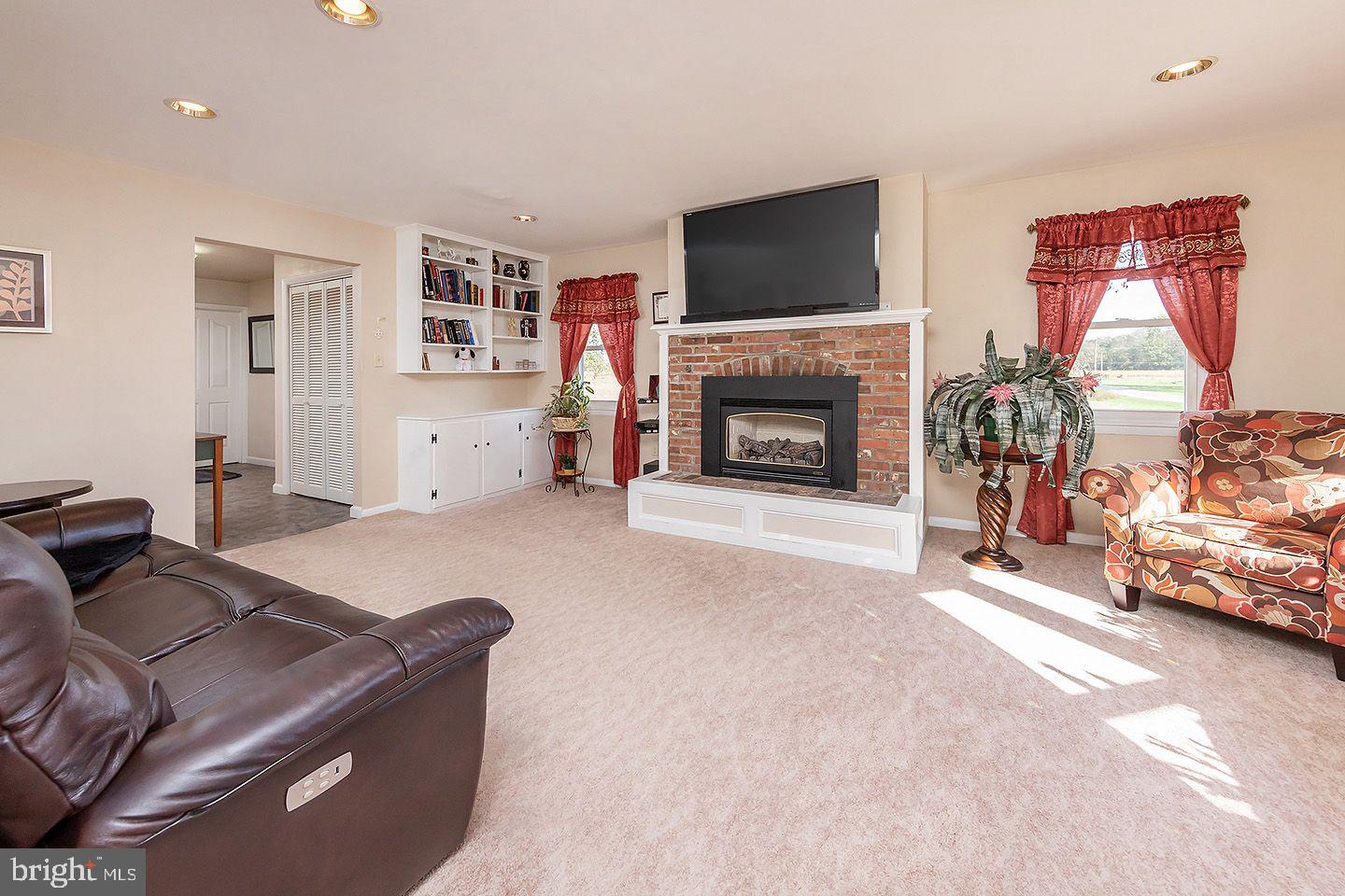 12 Franzen Road Monroeville, NJ 08343 - Photo 10 of 41 Living Room with Gas Fireplace