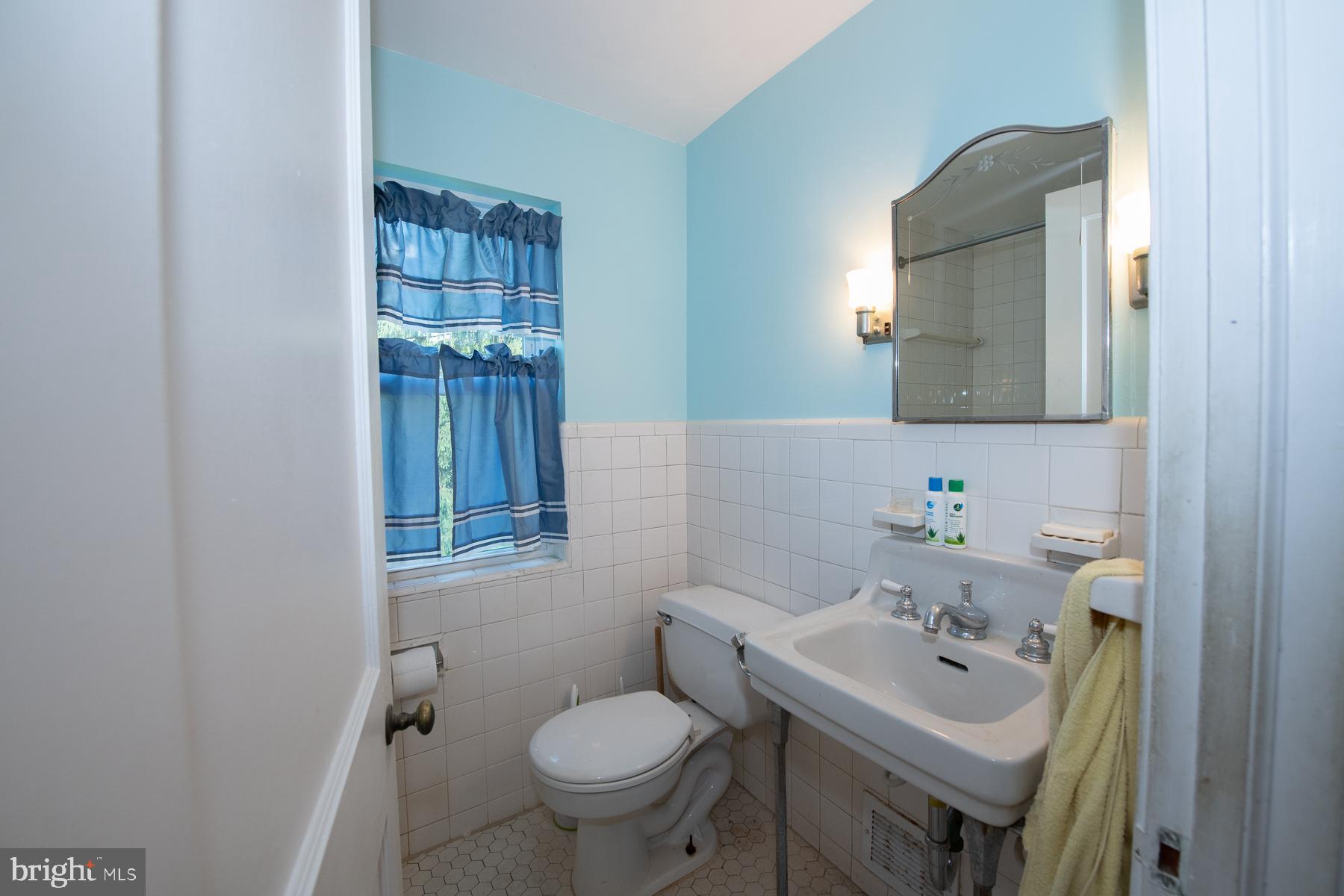 103 Fennerton Road Paoli, PA 19301 - Photo 14 of 24 Master Bath