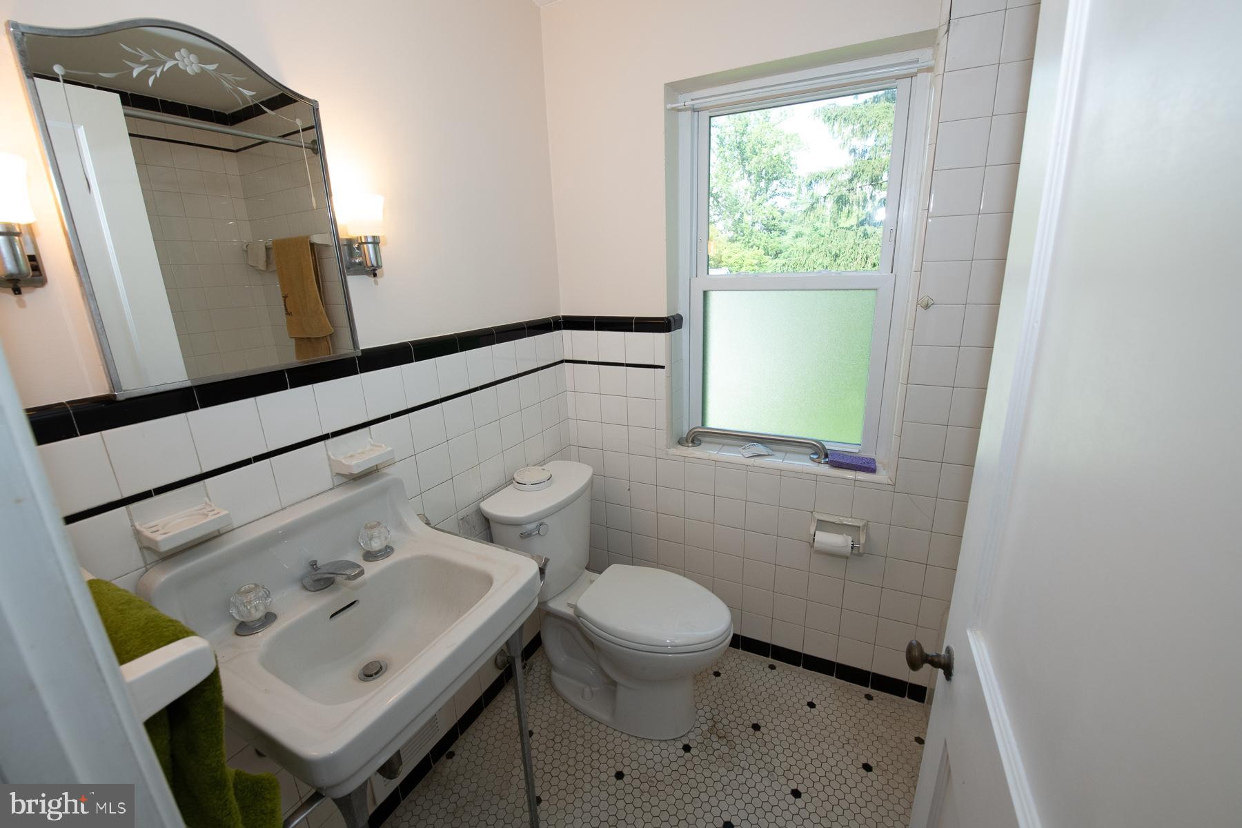 103 Fennerton Road Paoli, PA 19301 - Photo 20 of 24 Hall Bath